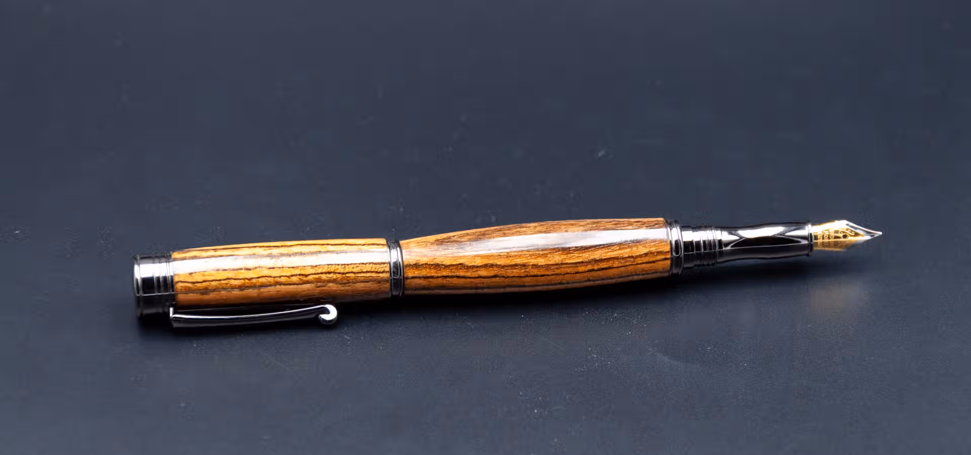 Stylo plume en bois tourné Takamaka Calebasse